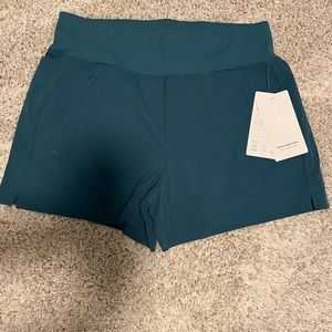 NEW Athleta Trekkie Shorts